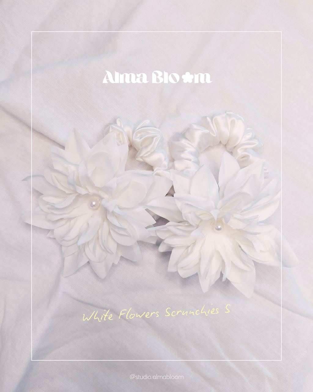 SS26 Collection - Flower Scrunchie S - White Flowers